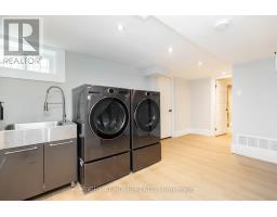16 Pine Crescent, Toronto, ON M4E1L2 Photo 27