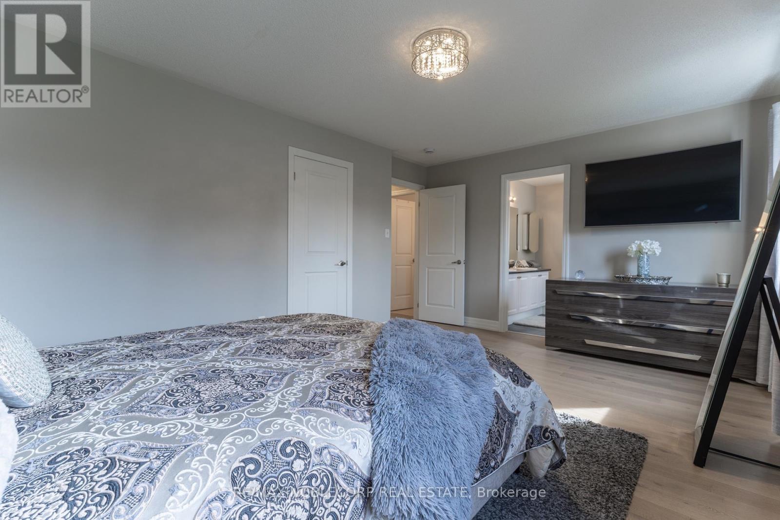 2189 Galloway Street, Innisfil, ON photo 23