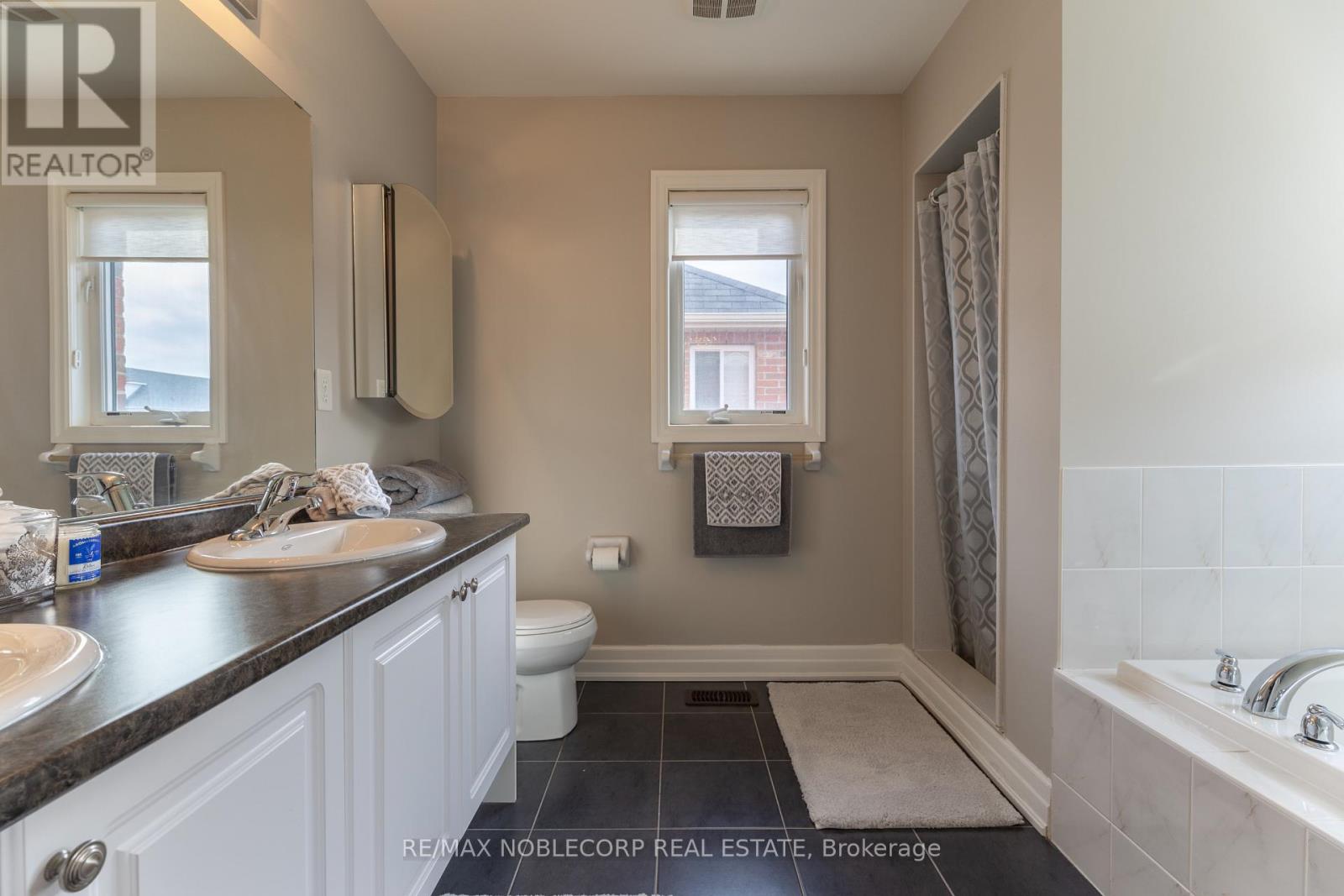 2189 Galloway Street, Innisfil, ON photo 25