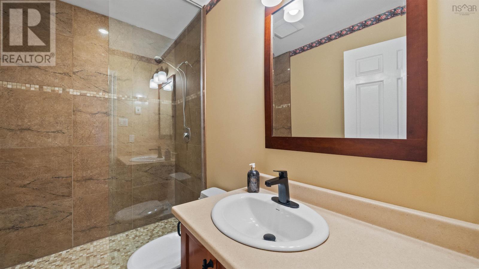 40 Walden Place - 25