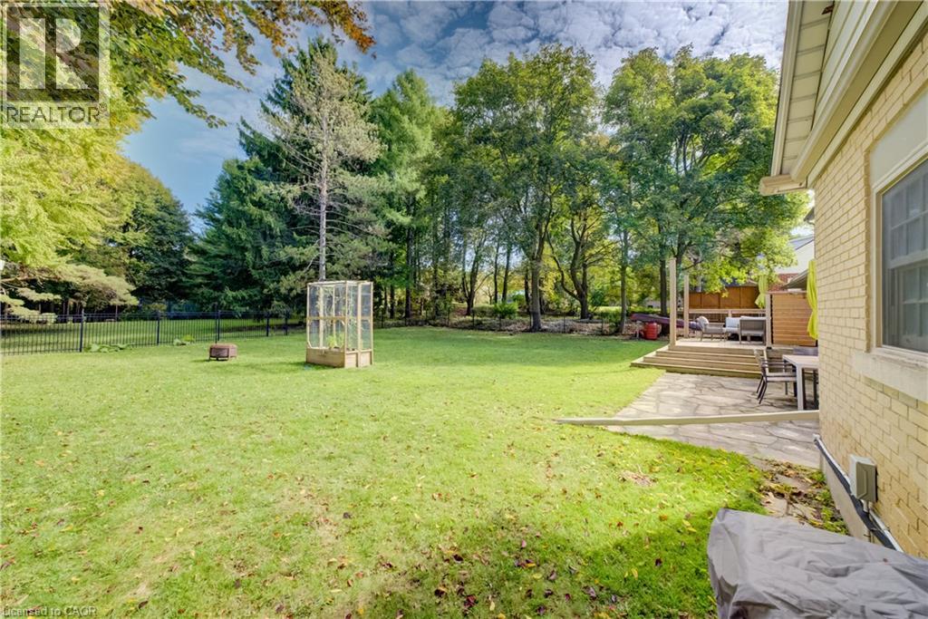 656 Westmount Road West — photo 37