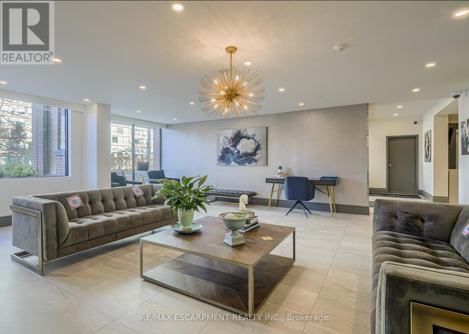 1270 Maple Crossing Boulevard — photo 17