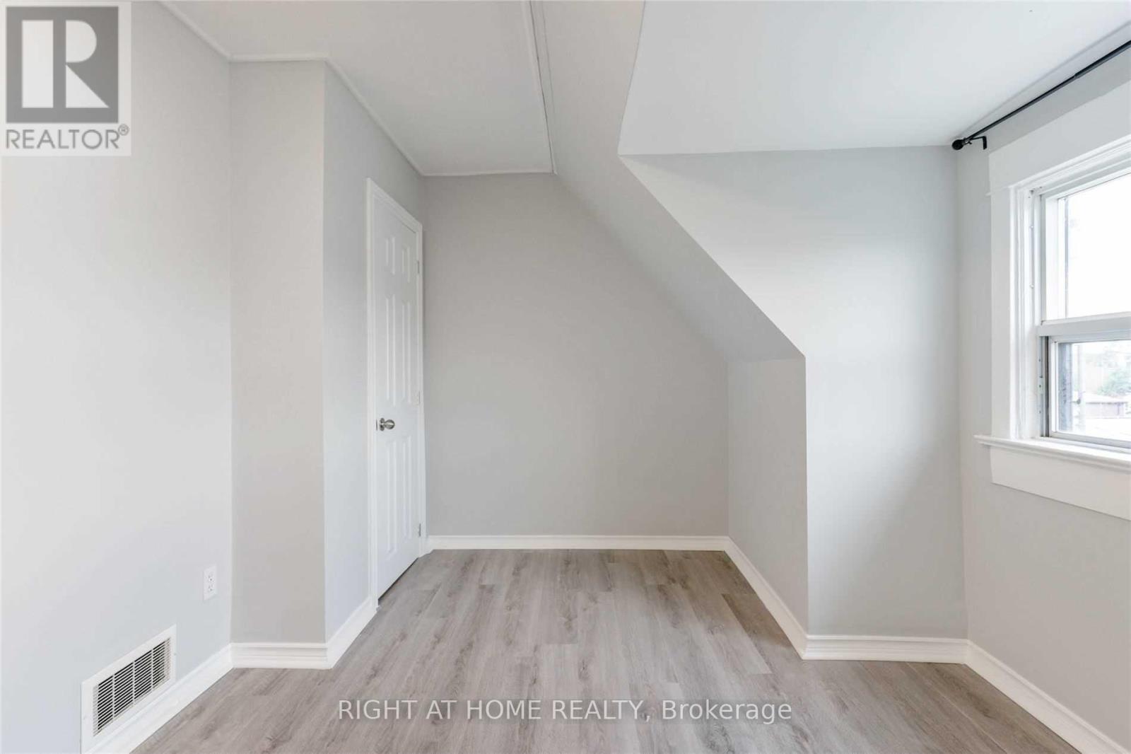 859 Gladstone Avenue — photo 12