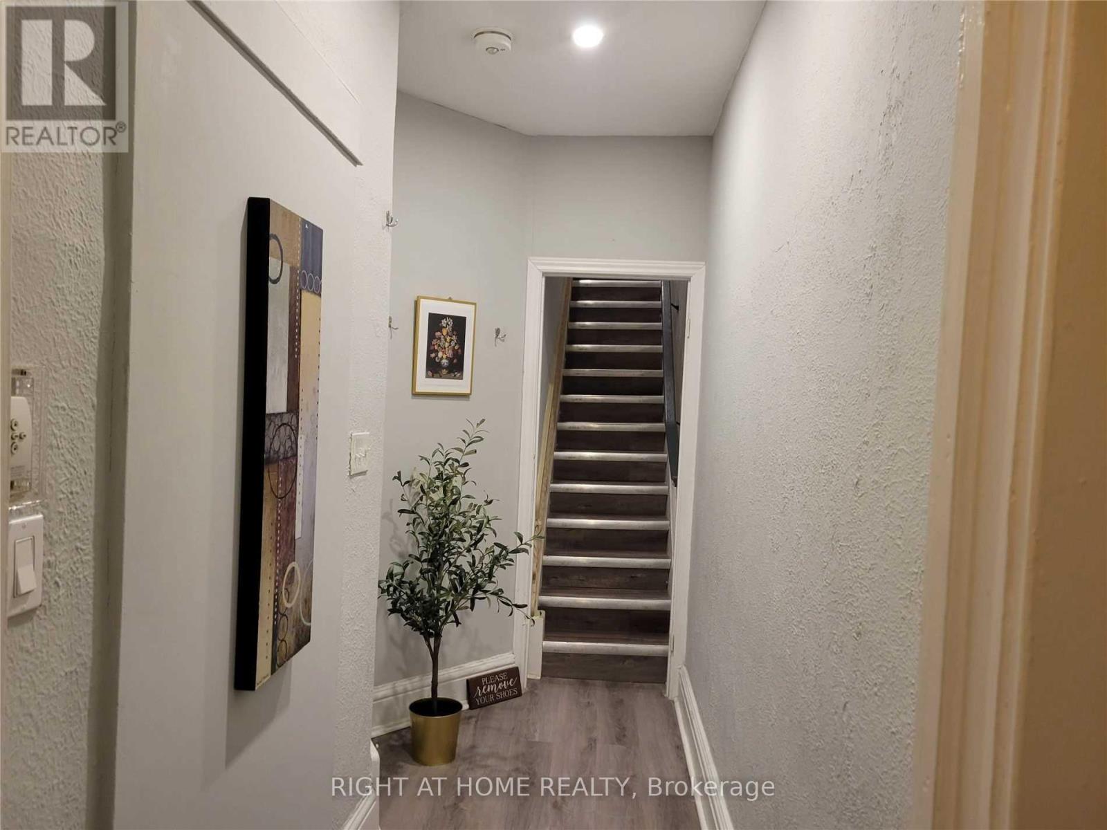 859 Gladstone Avenue — photo 15