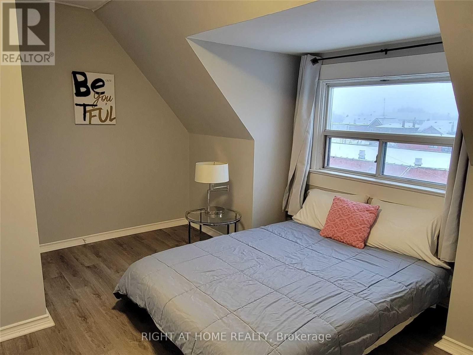 859 Gladstone Avenue — photo 7