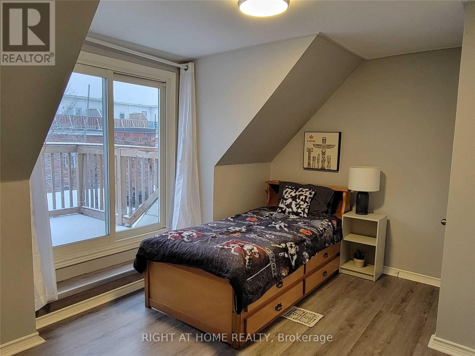 859 Gladstone Avenue — photo 8