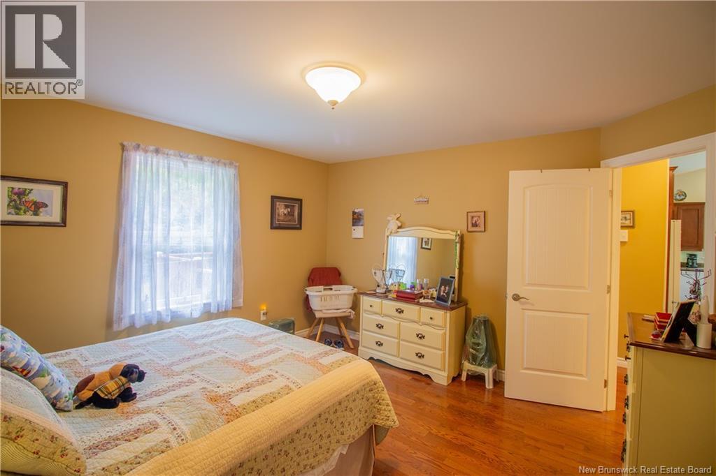 60 Walker Crescent - 23