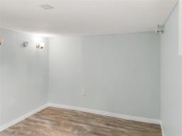 11 Evergreen Boulevard, Brandon, MB R7B2N2 Photo 12