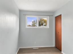 11 Evergreen Boulevard, Brandon, MB R7B2N2 Photo 8