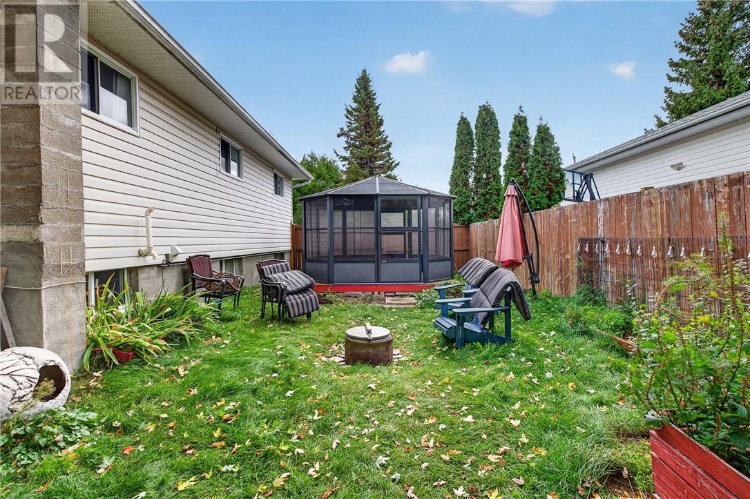 2871 Baker — photo 37