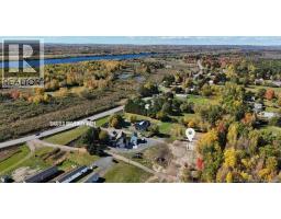 LOT Route 105, photo 2