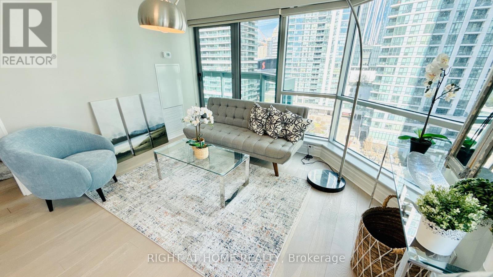 1012- 10 Queens Quay West, Toronto, ON photo 2