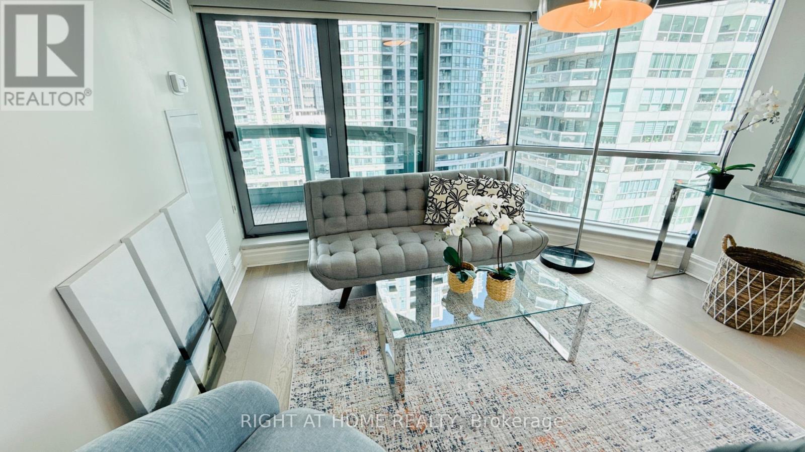 1012- 10 Queens Quay West, Toronto, ON photo 3