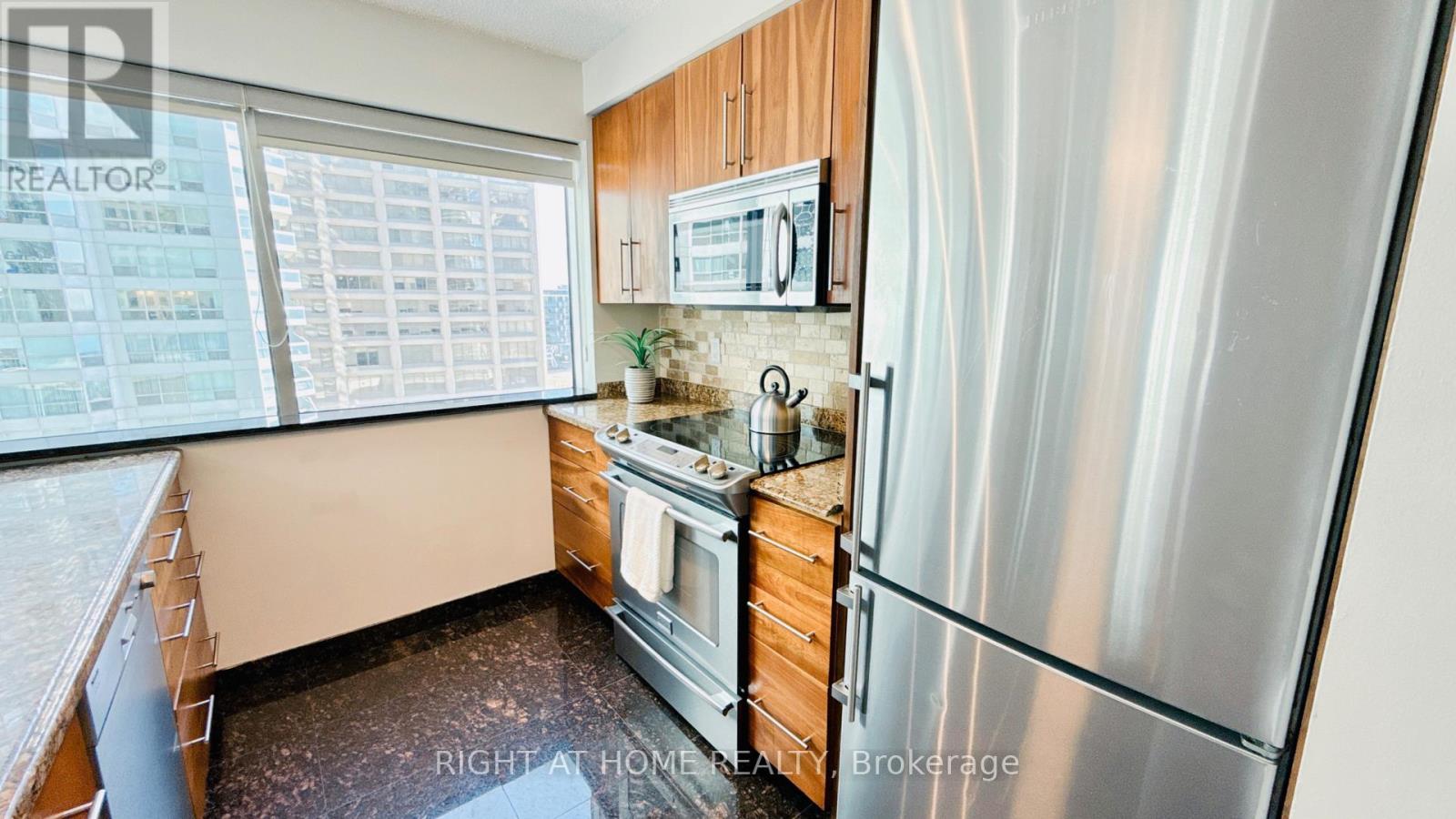 1012- 10 Queens Quay West, Toronto, ON photo 6