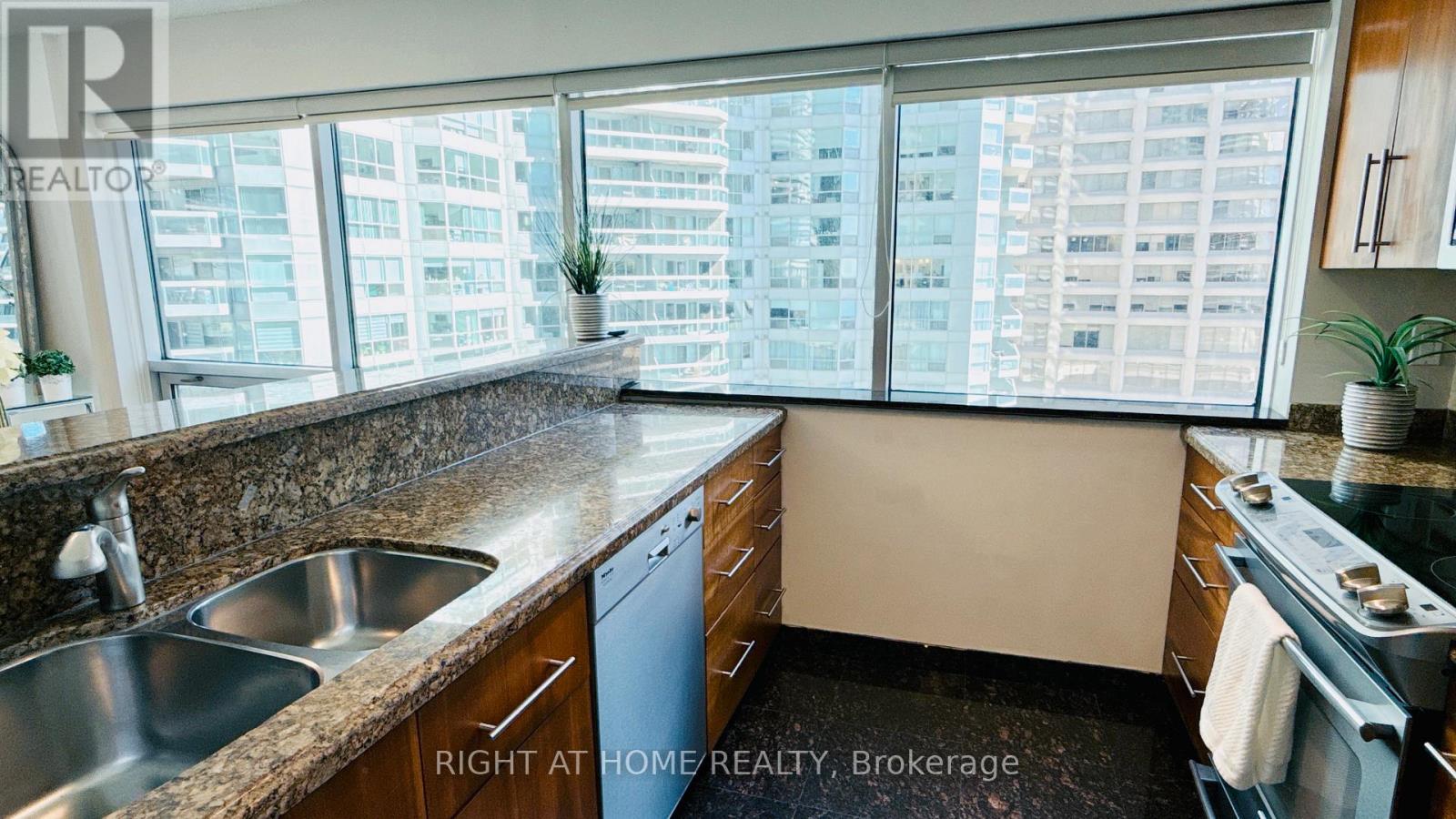 1012- 10 Queens Quay West, Toronto, ON photo 7