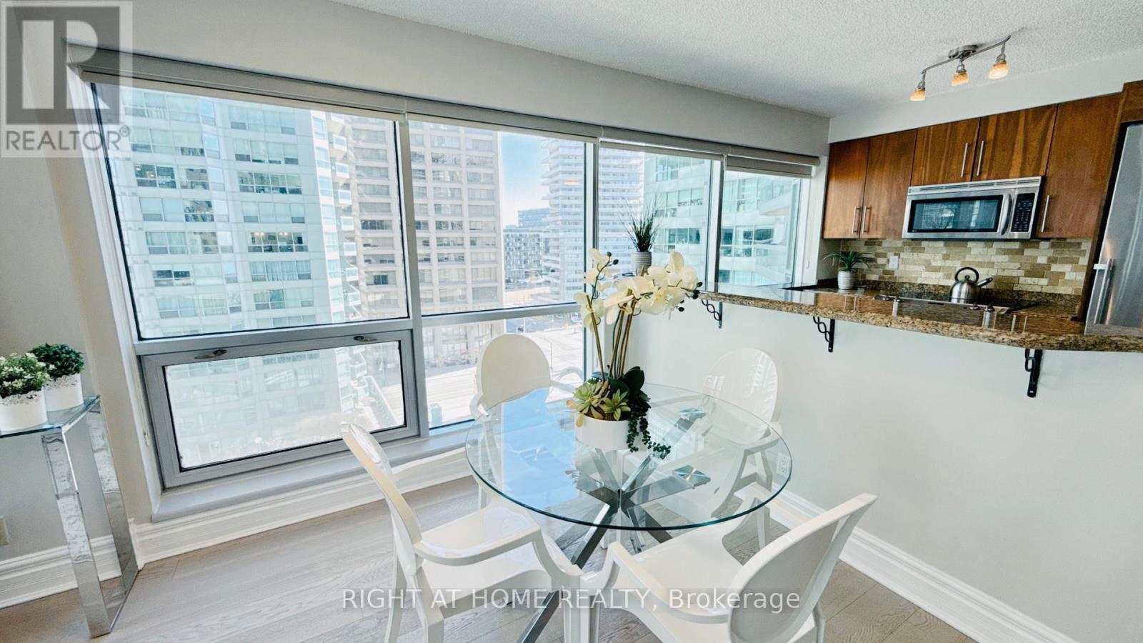 1012- 10 Queens Quay West, Toronto, ON photo 9