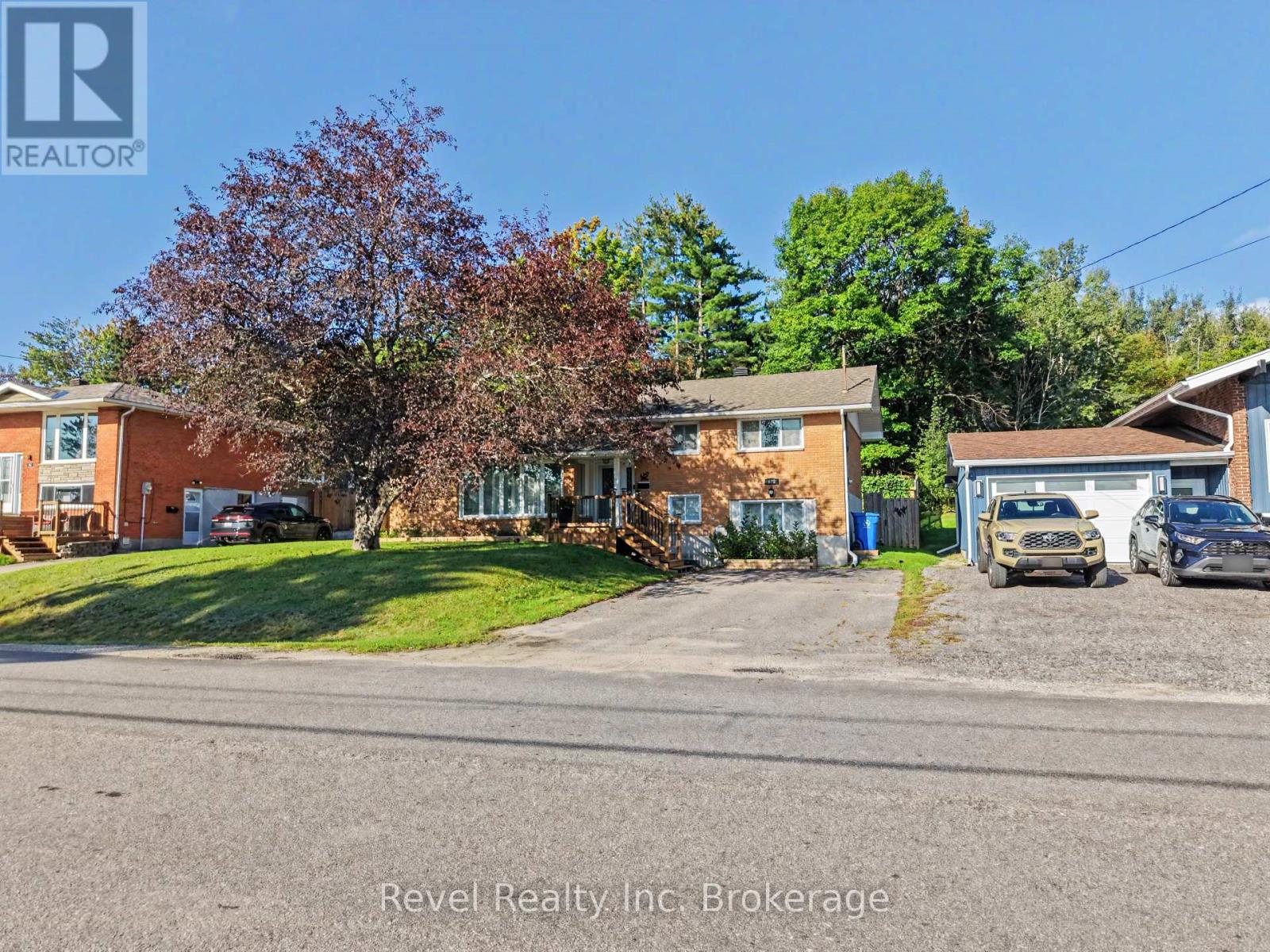 673 Laurentian Avenue — photo 3