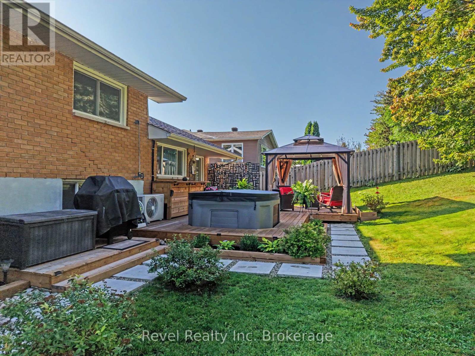 673 Laurentian Avenue — photo 39