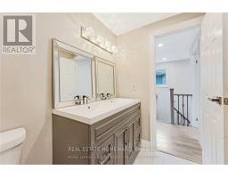 129 Castle Rock Drive, Richmond Hill, ON L4C6A1 Photo 16