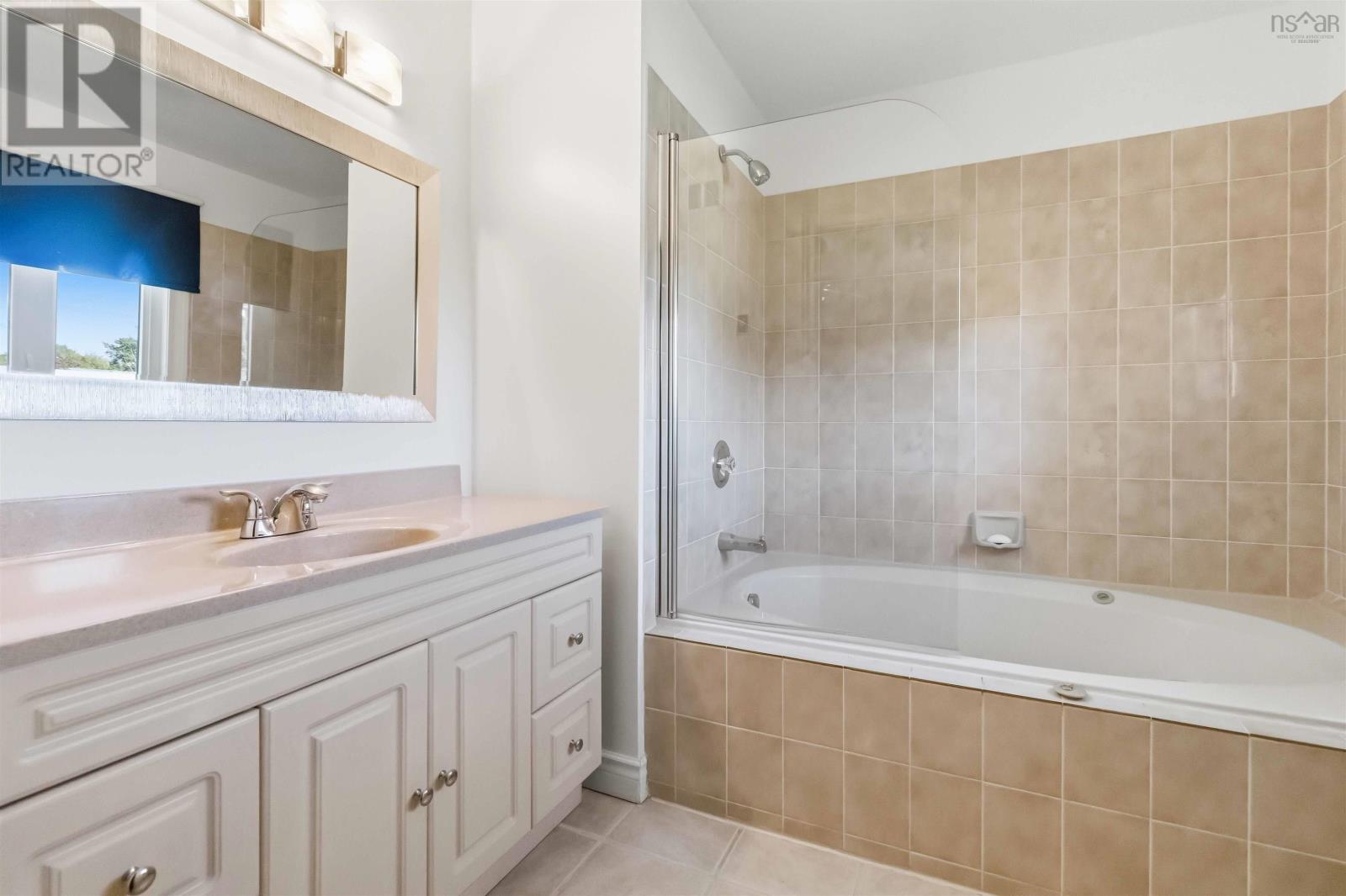 32 Bow Street - 19
