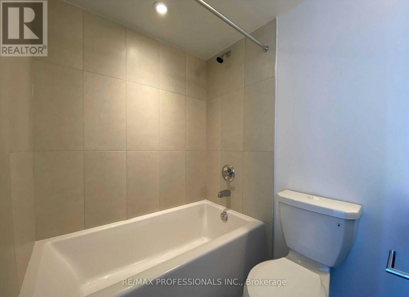 9 Mabelle Avenue — photo 11