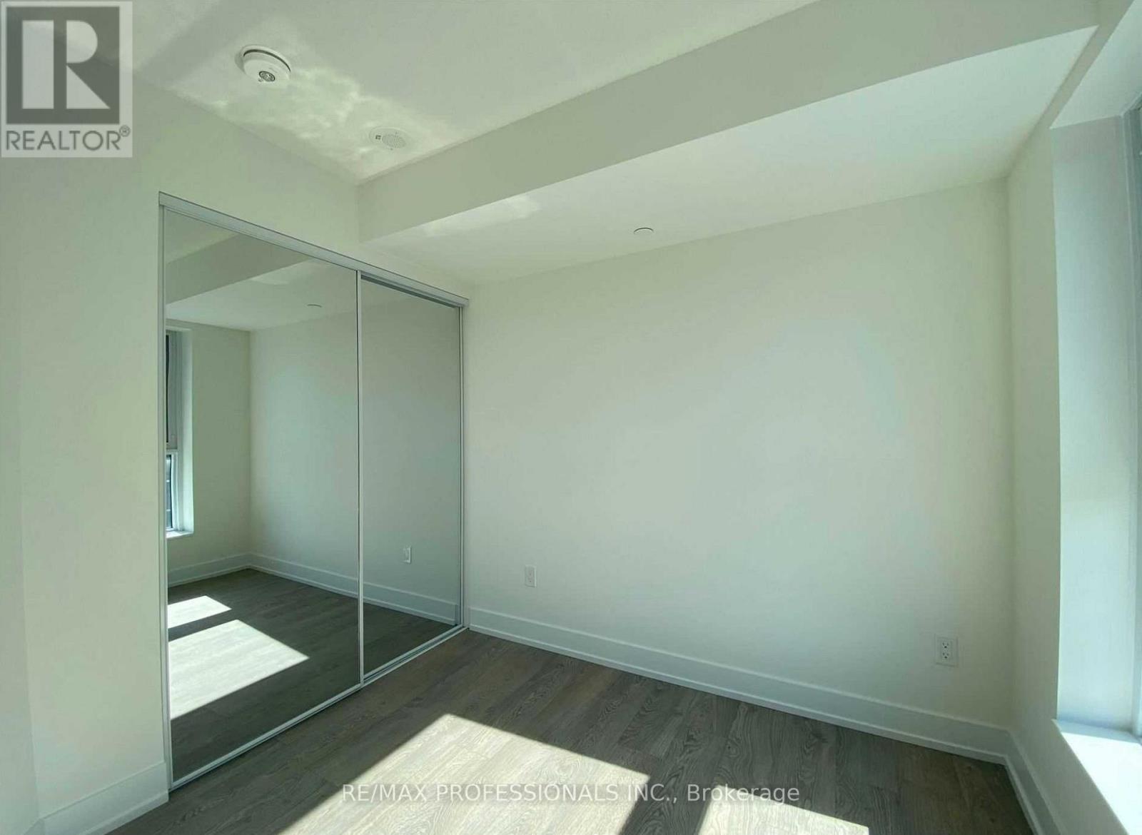 9 Mabelle Avenue — photo 14