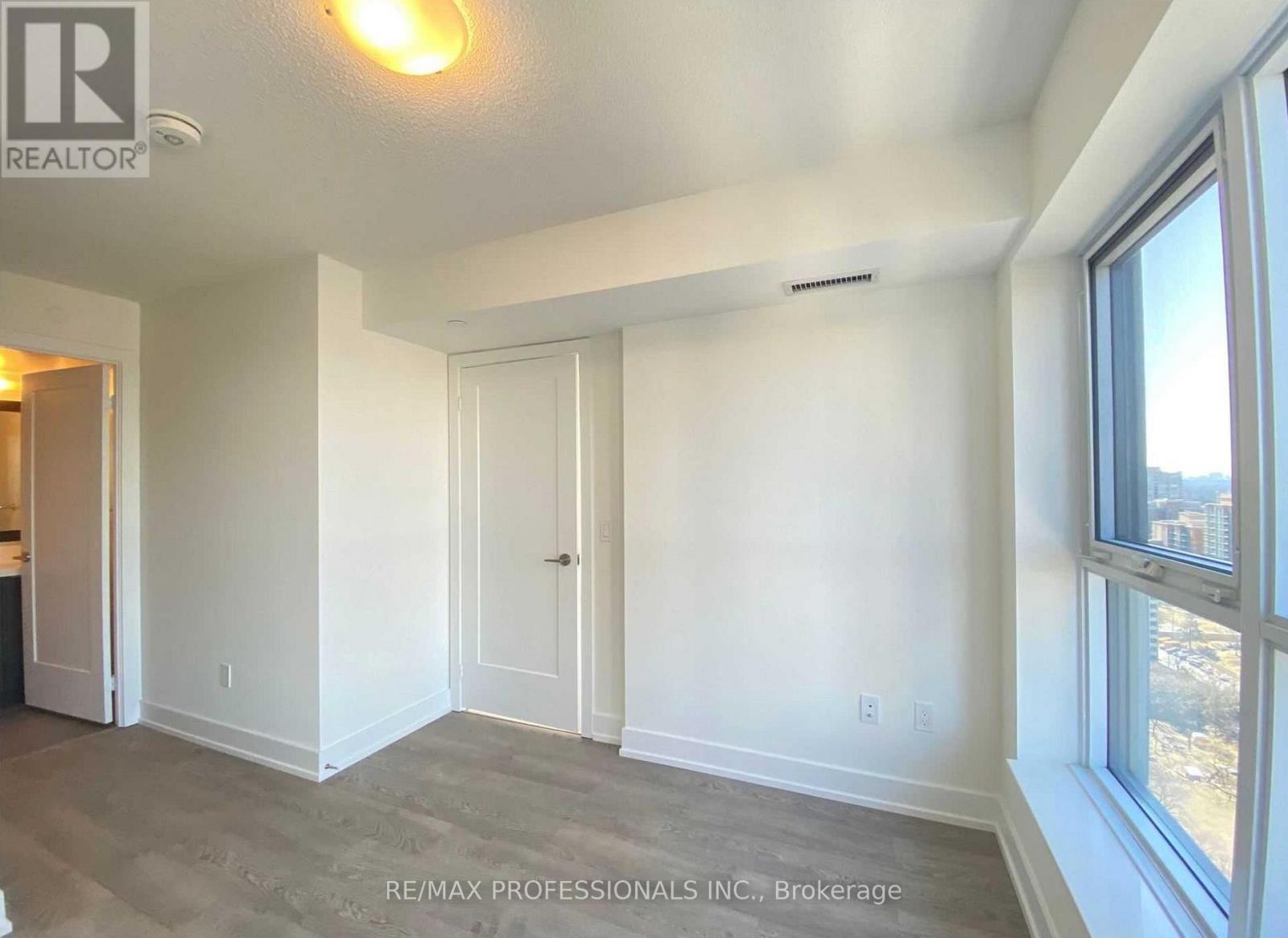 9 Mabelle Avenue — photo 8