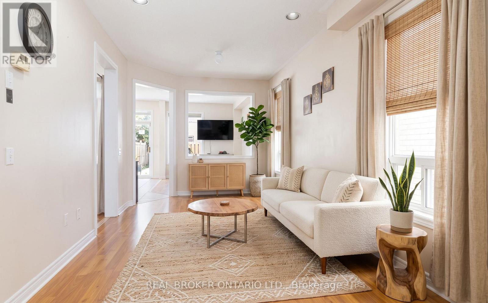 Photo of 922 LEDBURY CRESCENT