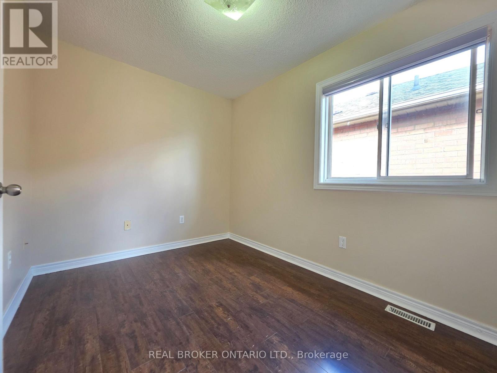 922 Ledbury Crescent — photo 19