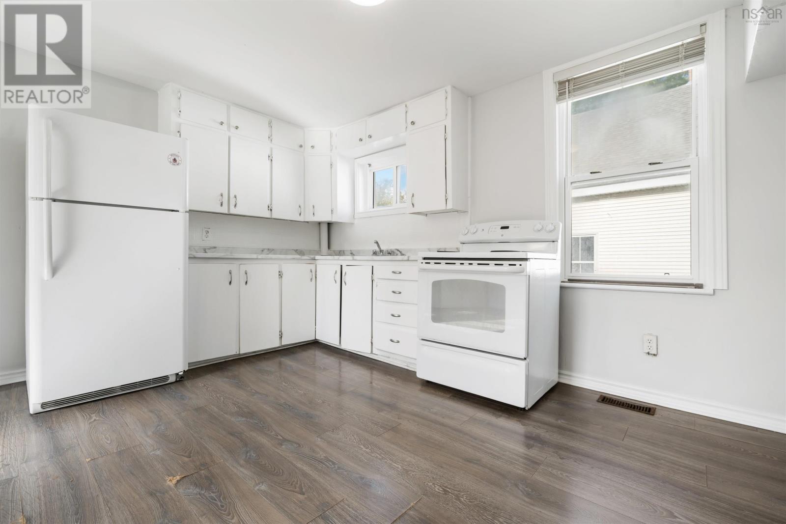 377 MacDonald Street - 11