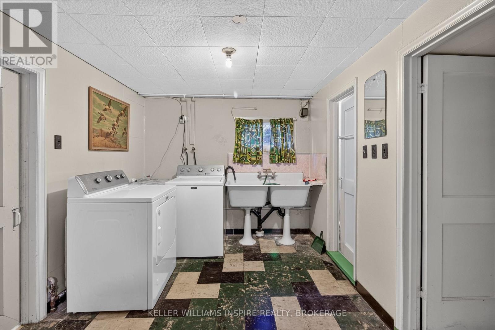 95 Dundas Street — photo 37
