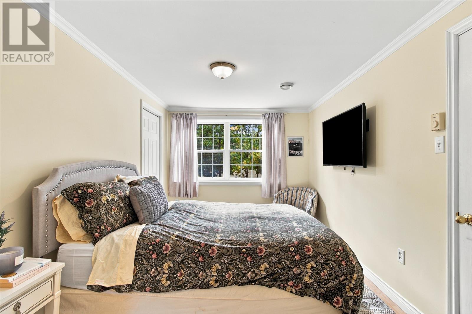 50 Colonial Street - 25