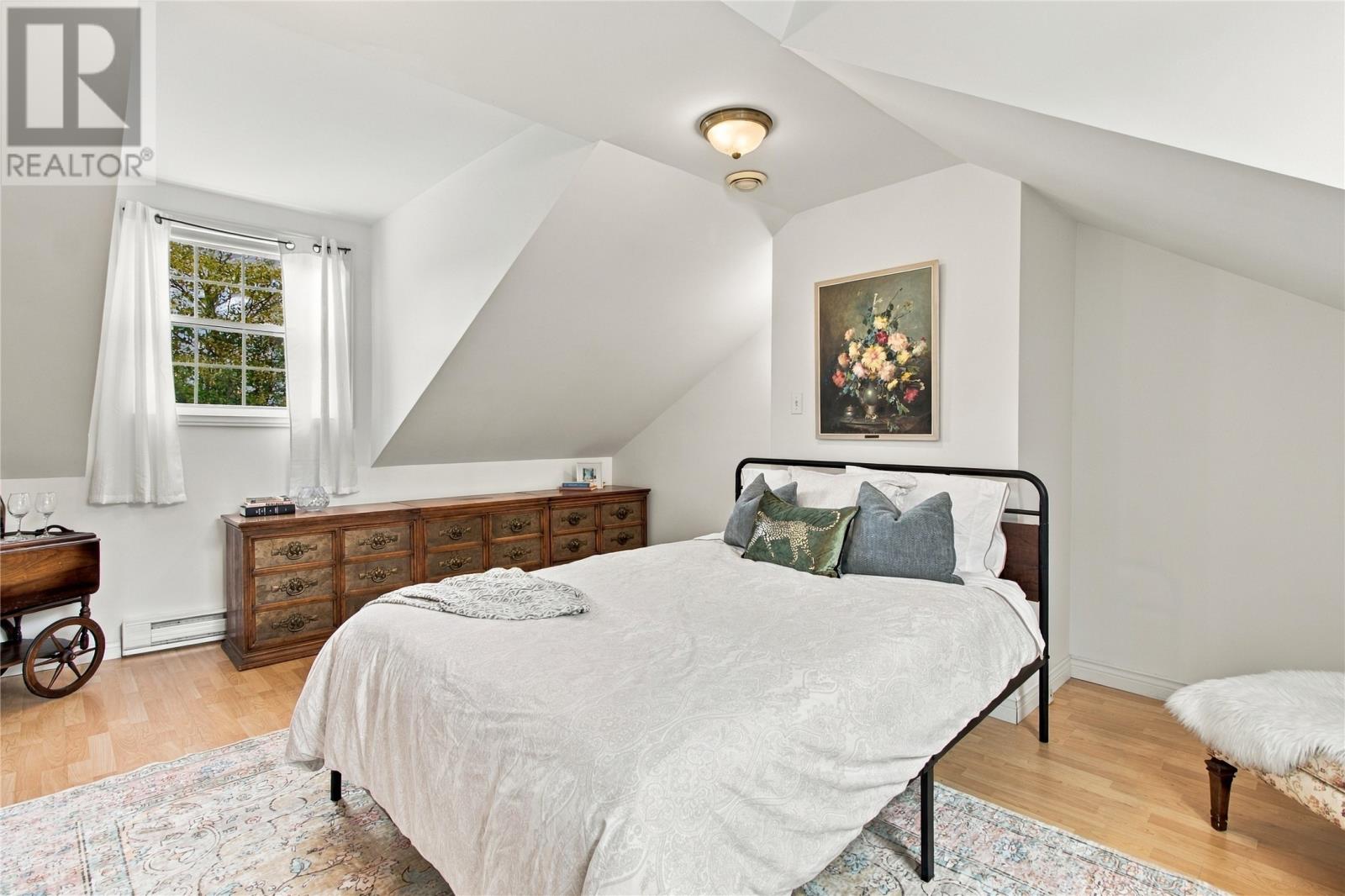 50 Colonial Street - 31