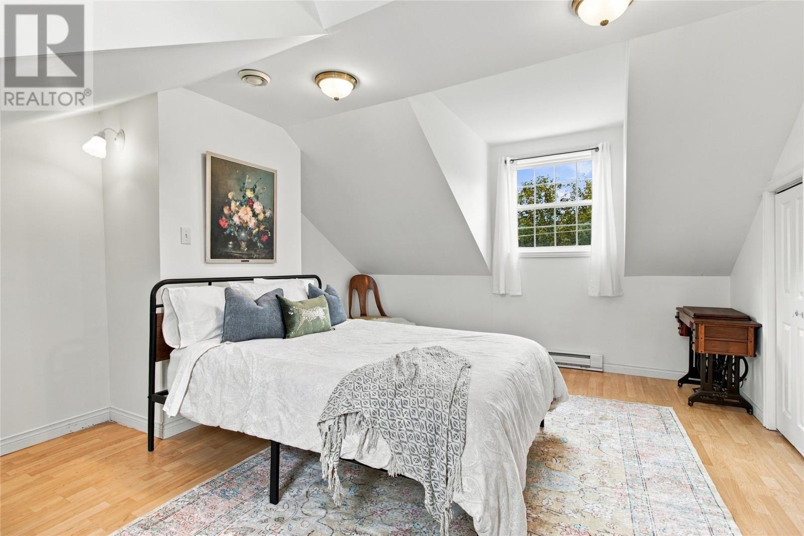 50 Colonial Street - 32