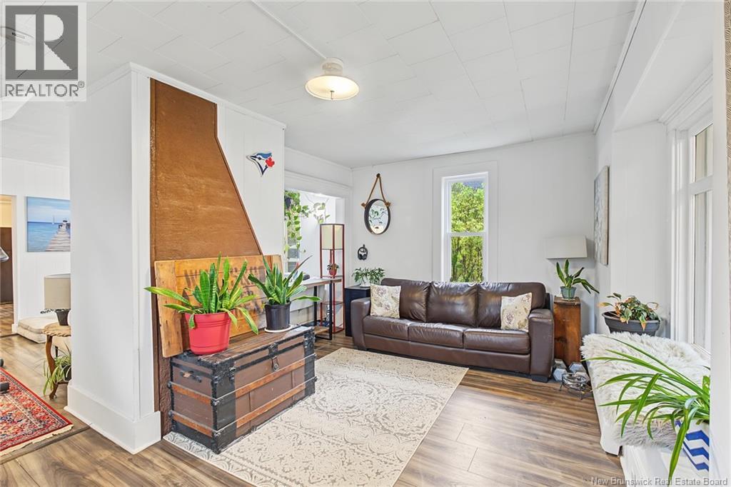 880 Barker Street - 13
