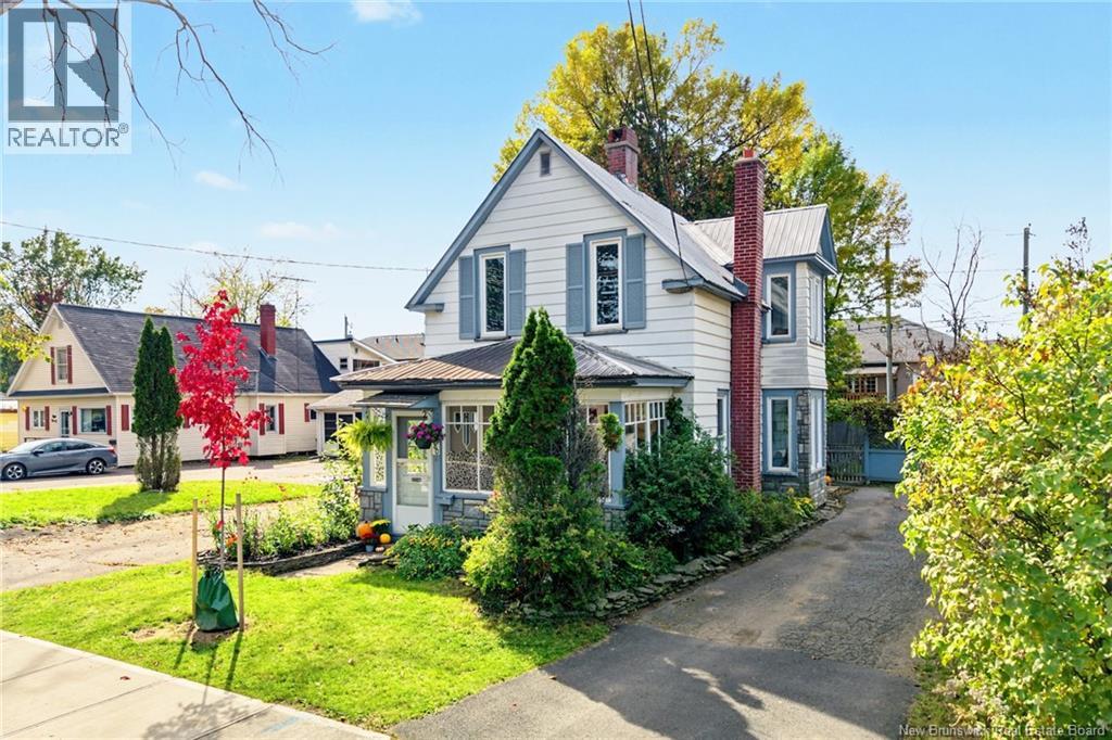 880 Barker Street - 2