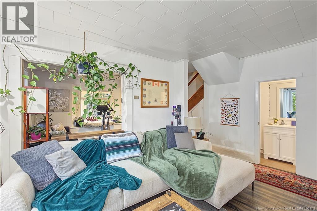 880 Barker Street - 20