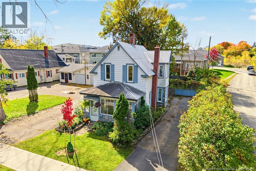 880 Barker Street - 44