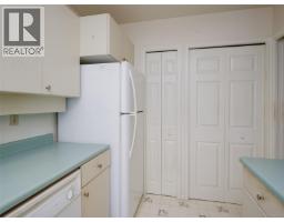 Living room - 10 2566 Penrhyn St, Saanich, BC V8N1G1 Photo 9