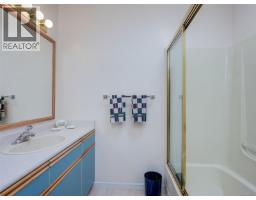 10 2566 Penrhyn St, Saanich, BC V8N1G1 Photo 16