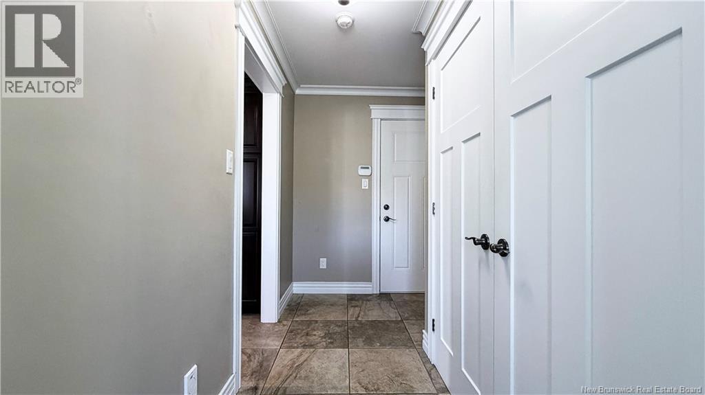 145 Amiens Drive - 14