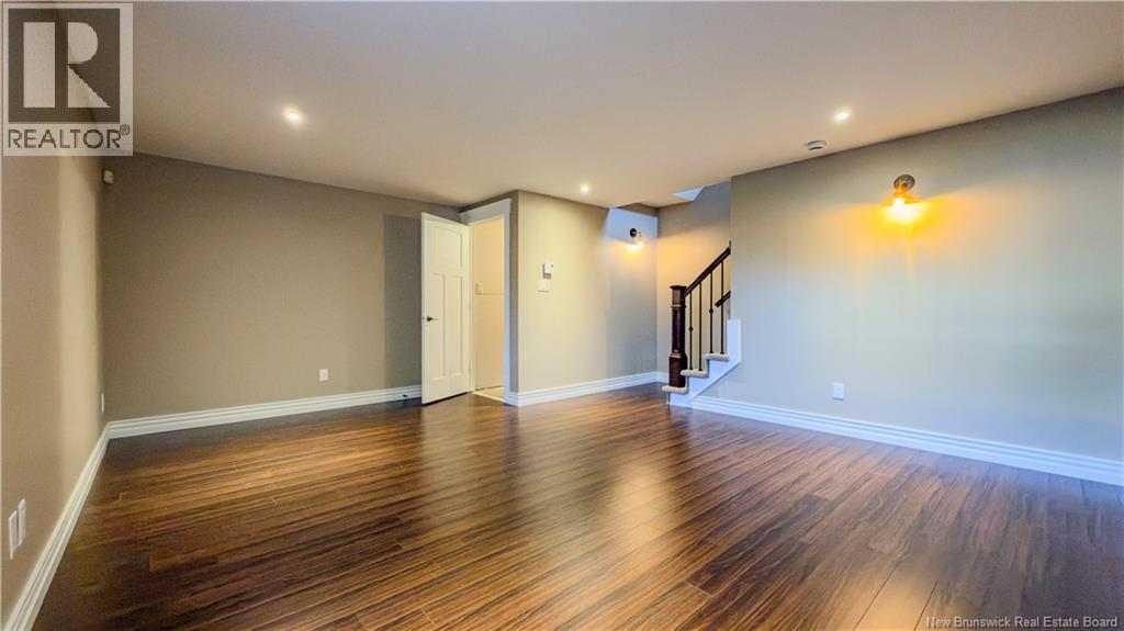 145 Amiens Drive - 35