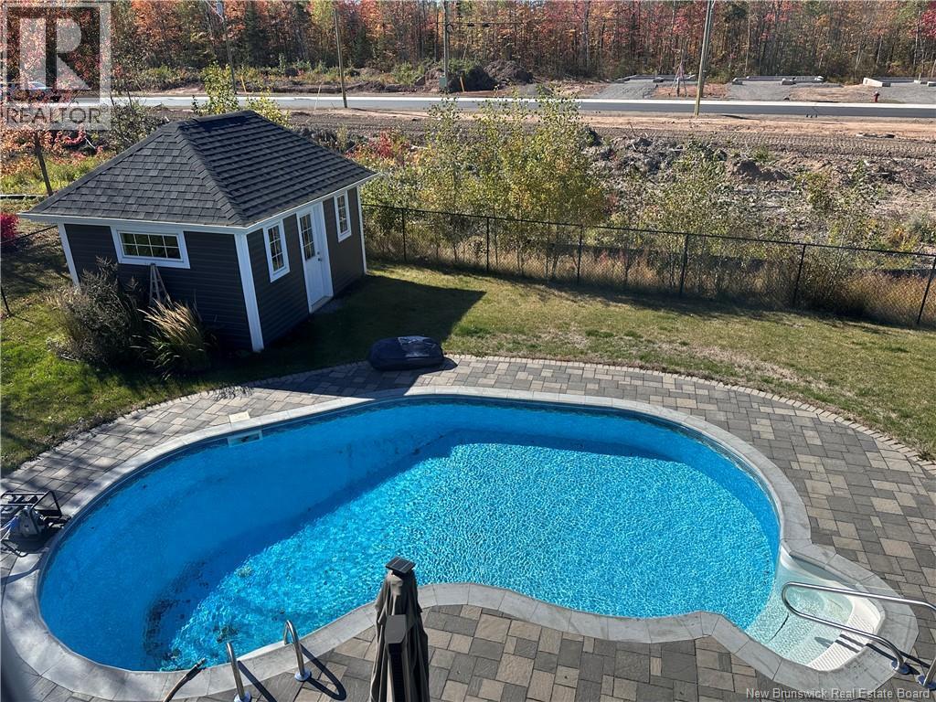 145 Amiens Drive - 46