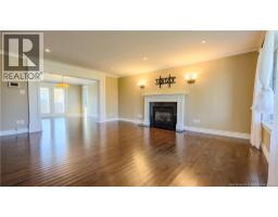 145 Amiens Drive, photo 2