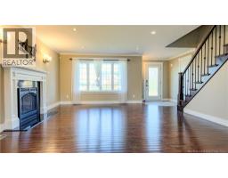 145 Amiens Drive, photo 3