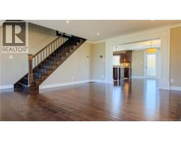145 Amiens Drive, photo 4