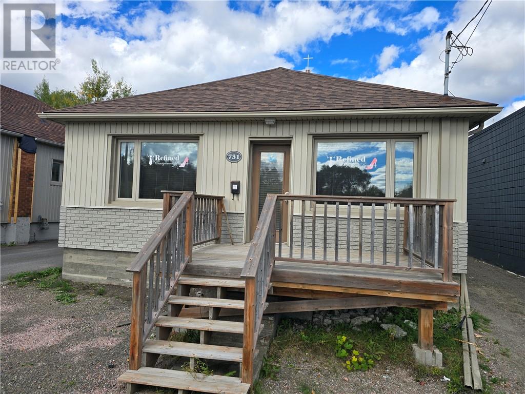 731 Lorne Street — photo 1