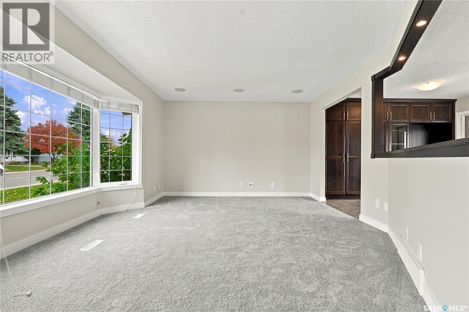 353 Guelph CRESCENT, Saskatoon — photo 5