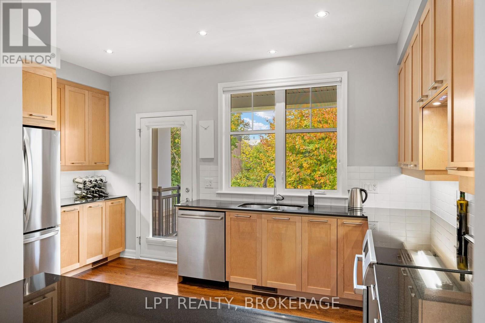 202 Dalkeith Private — photo 17