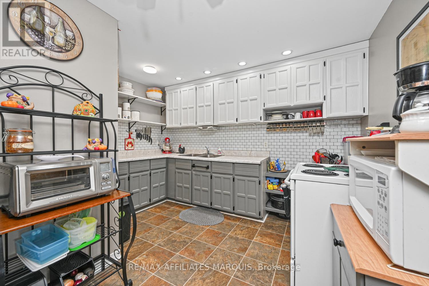 719 IRELAND ROAD - 17